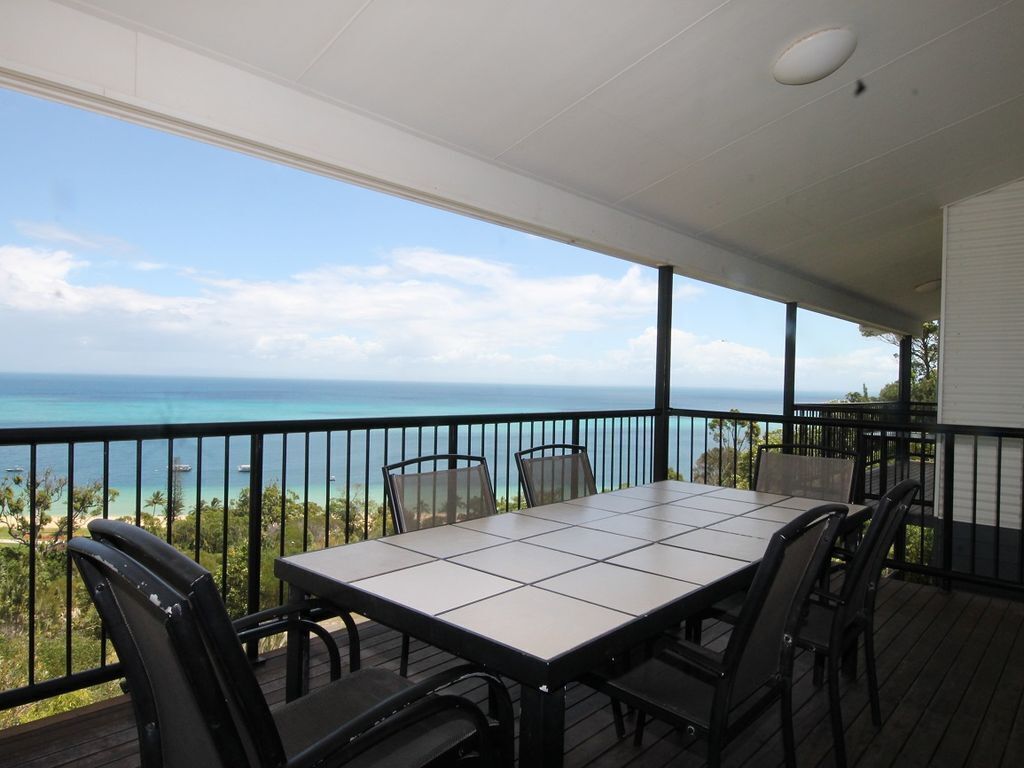 2 Coral Crescent – Amazing Views Over Moreton Bay