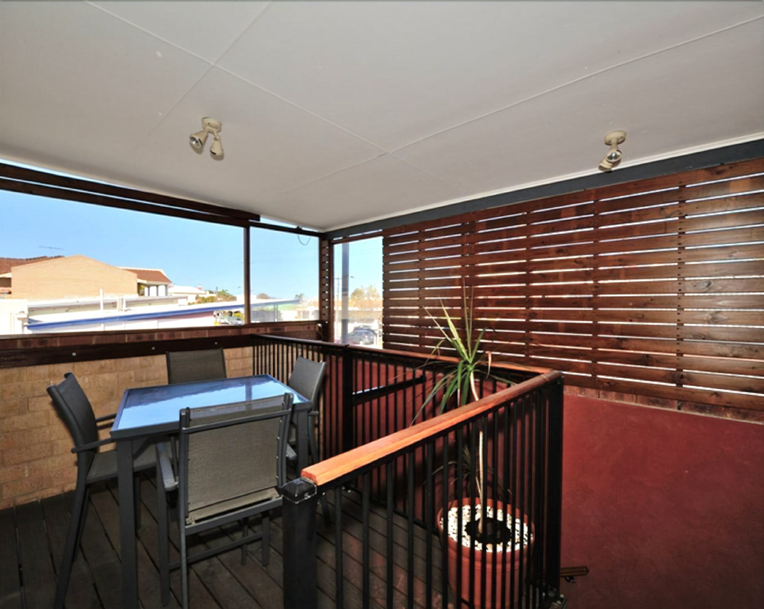 Central South Fremantle 2 Bedroom Apartment