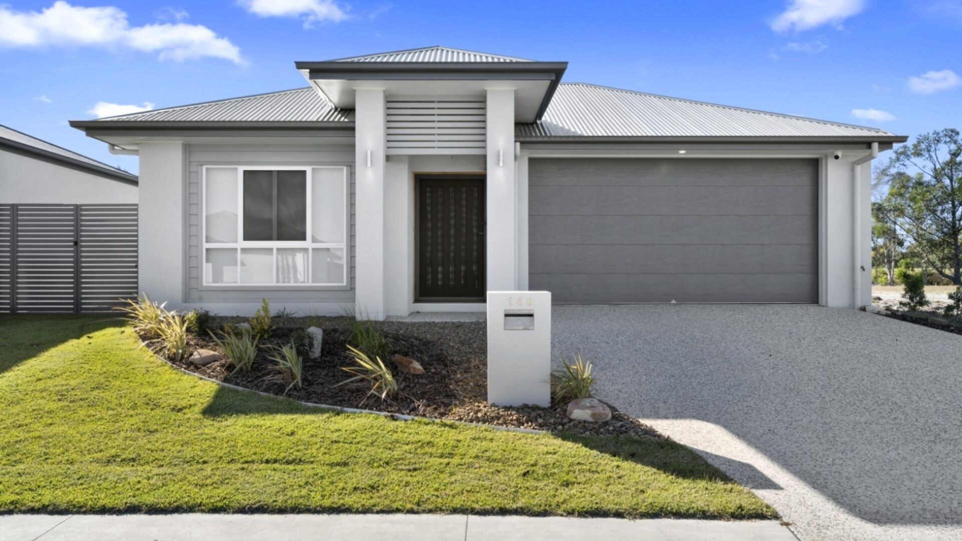 BRAND NEW HOUSE OVER LOOKING THE GOLF COURSE