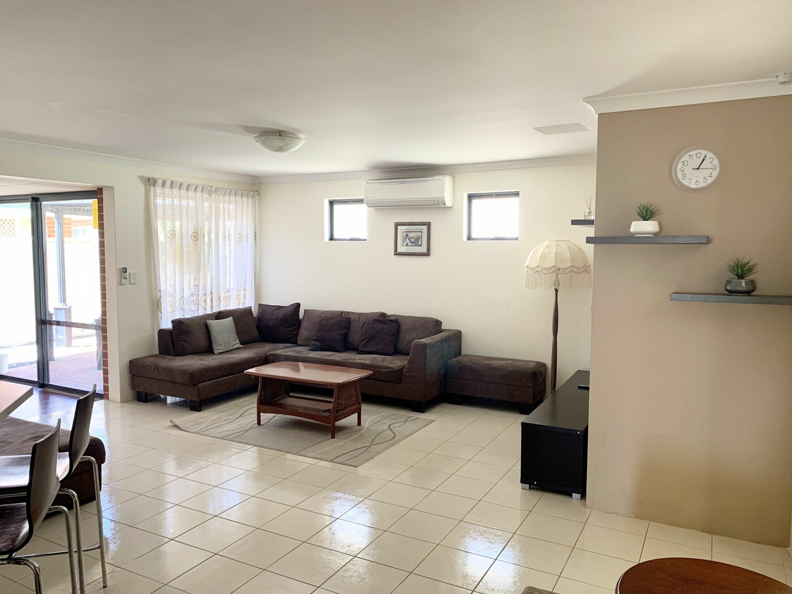 Cannington Home Accommodation House 2 (4 bedrooms & 2 bathrooms)