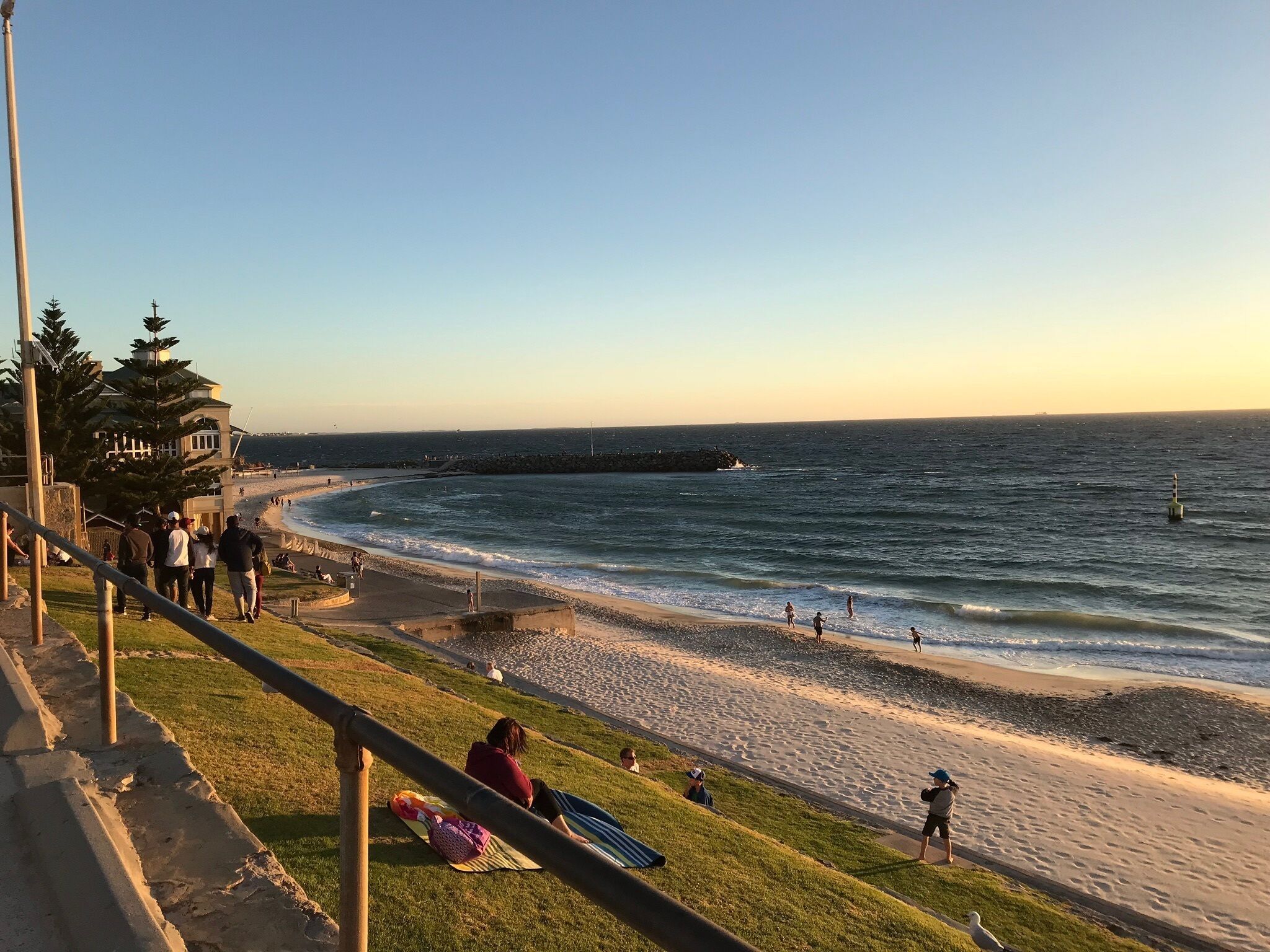 Cottesloe Beachfront Luxury Ocean View Apartment Ideal for Couple and Children