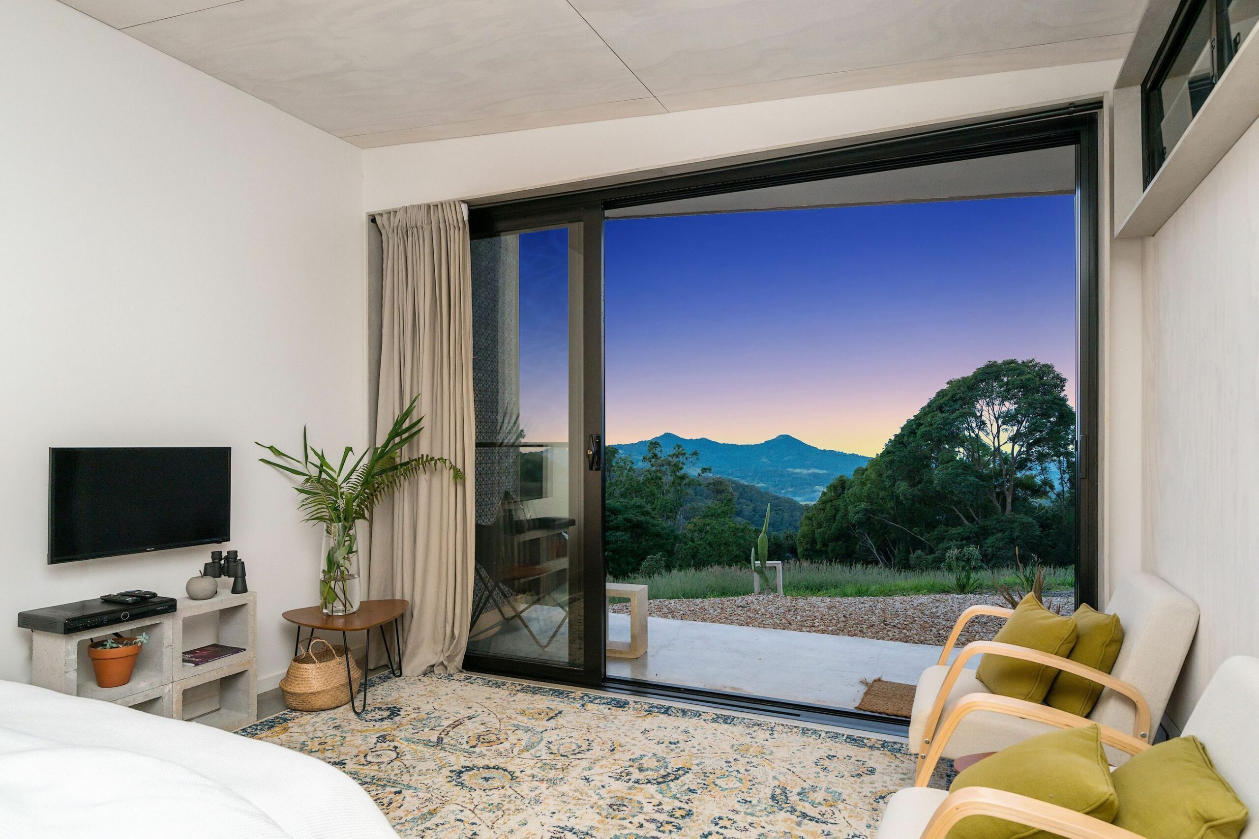 LUXICO's Pacific Byron Hinterland - sweeping ocean & mountain views