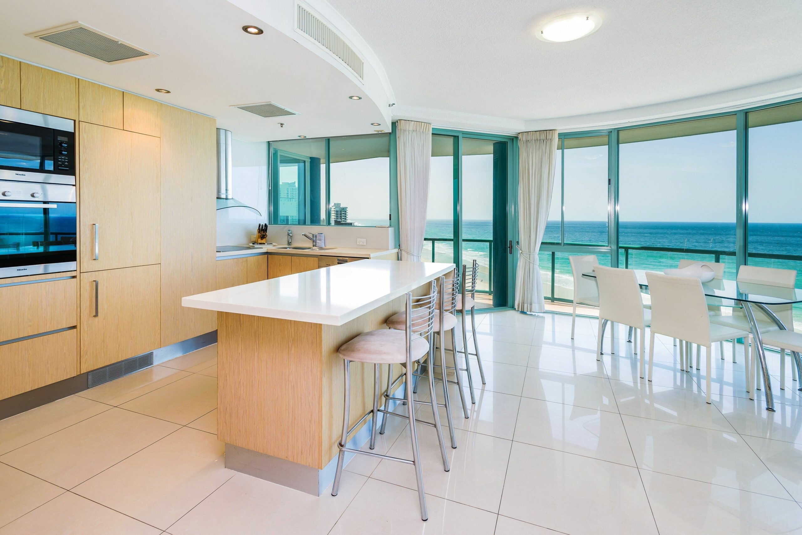 2 Bedroom Ocean View Apartment With Expansive Beach and Ocean Views