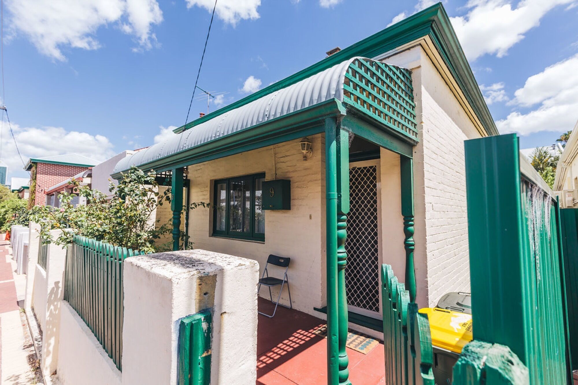 Cozy Cute Little House in the Centre of Perth