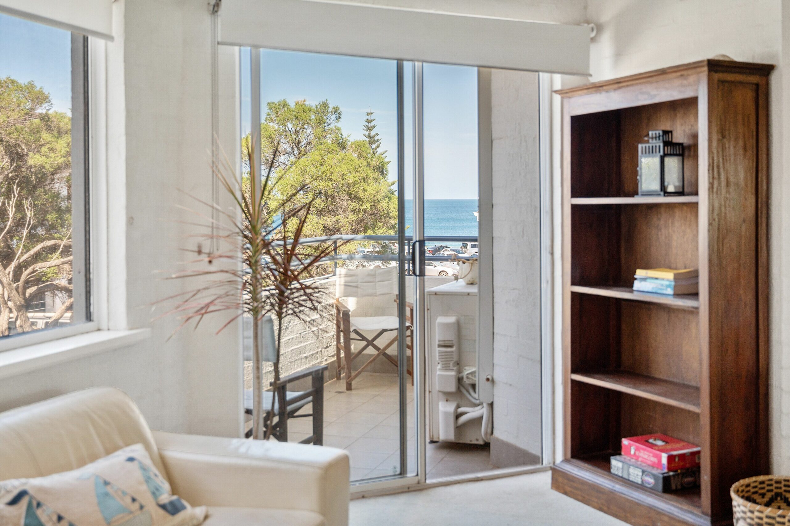 Katy's Aptmt With Ocean Views and 2 min Walk to Cottesloe Beach