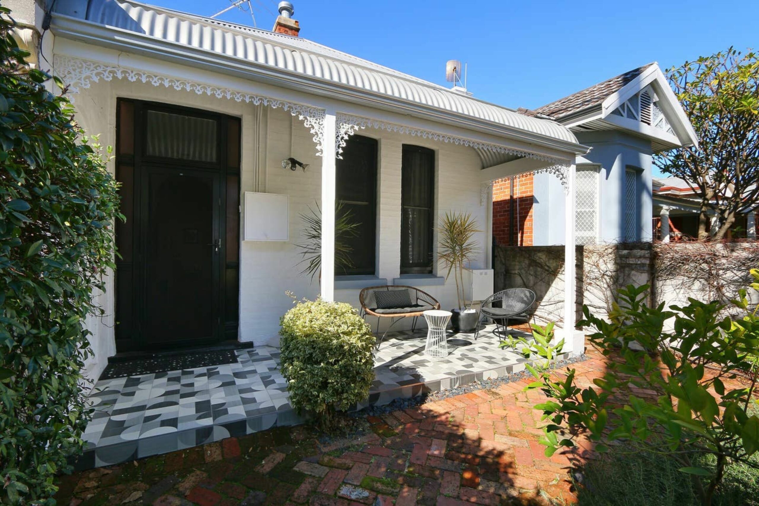 Designer 2 Bedroom House With Garden in Northbridge