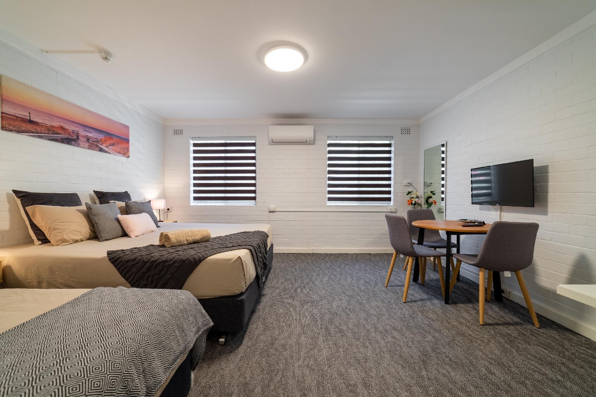 Over Looking the Swan River, This one Bedroom is Centrally Located in the Heart of the City