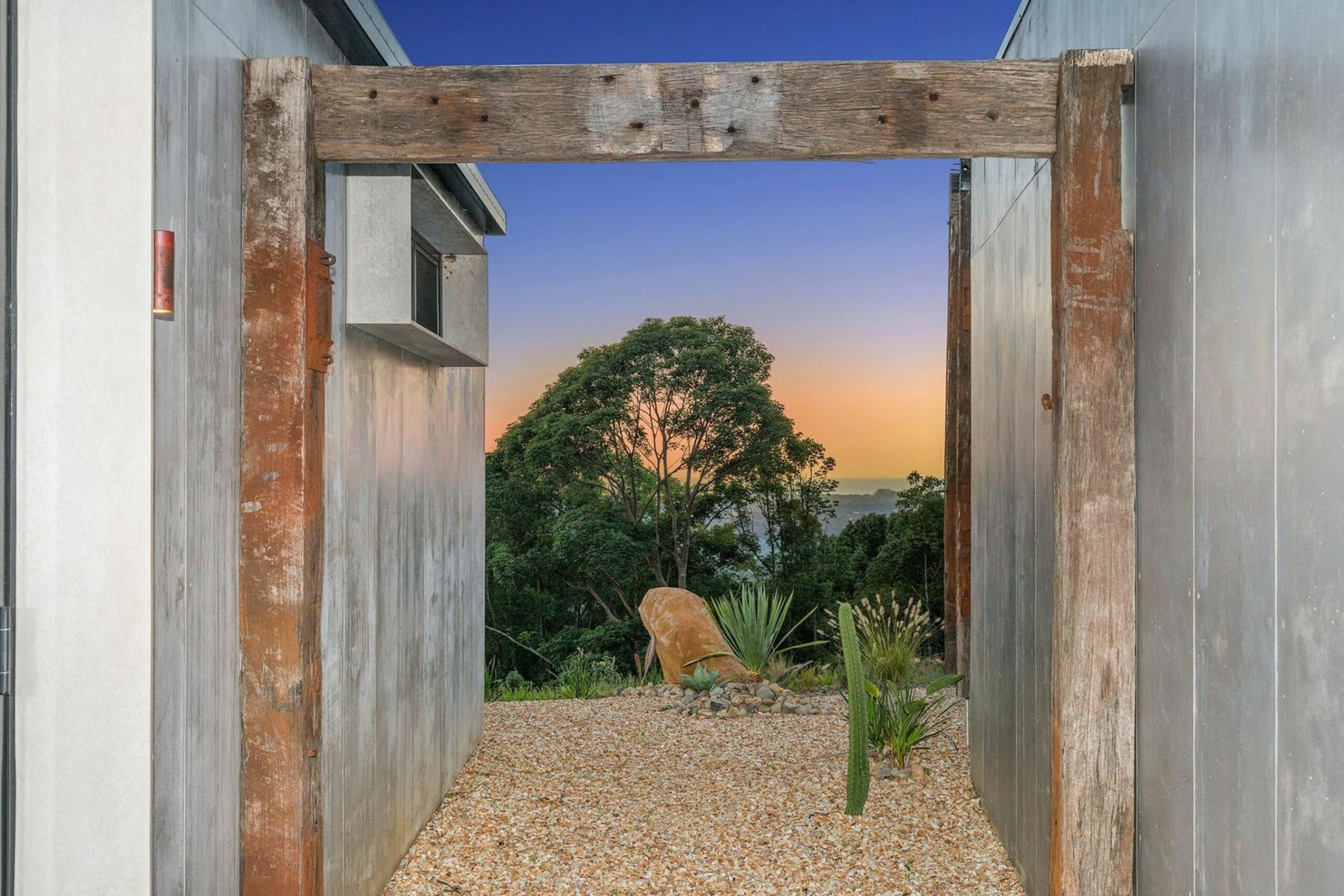 LUXICO's Pacific Byron Hinterland - sweeping ocean & mountain views