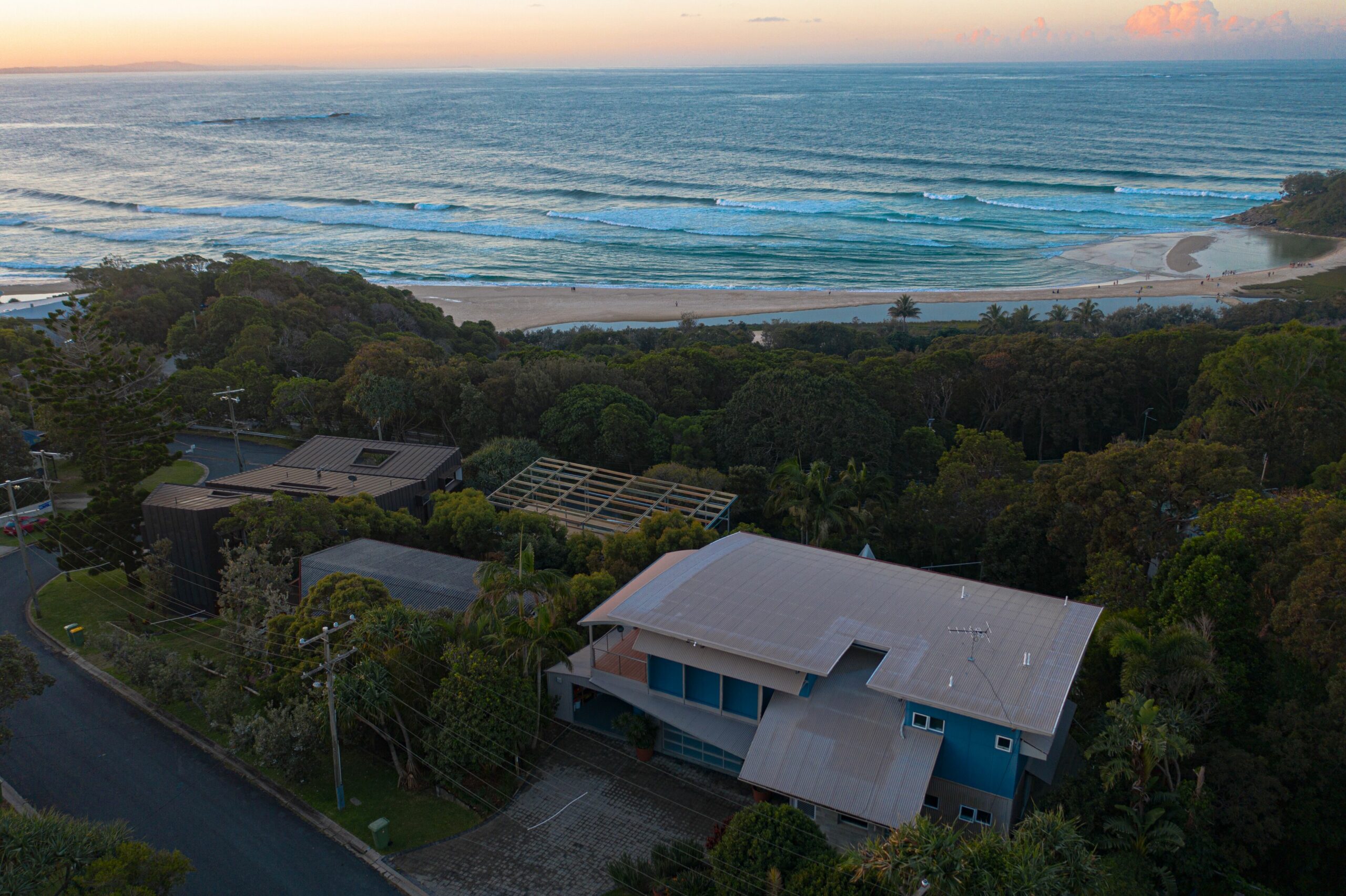 Luxury house,  extensive beach + ocean views, minutes to flags on Cylinder Beach