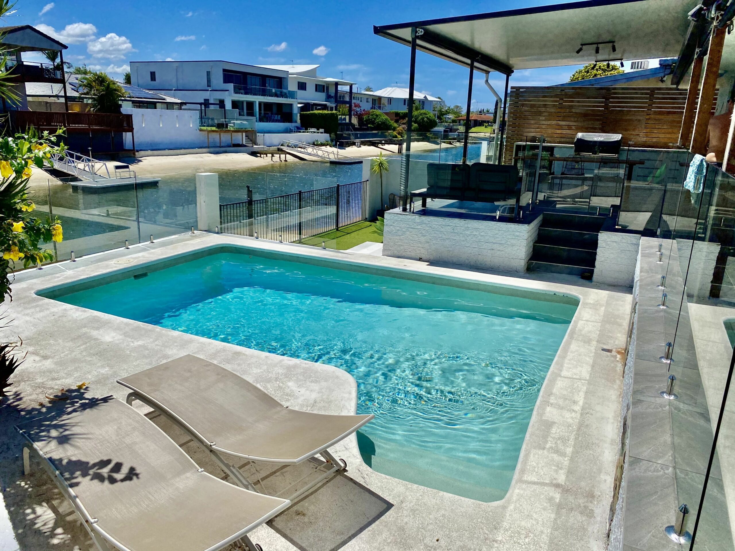 Broadbeach Waters Waterfront Getaway