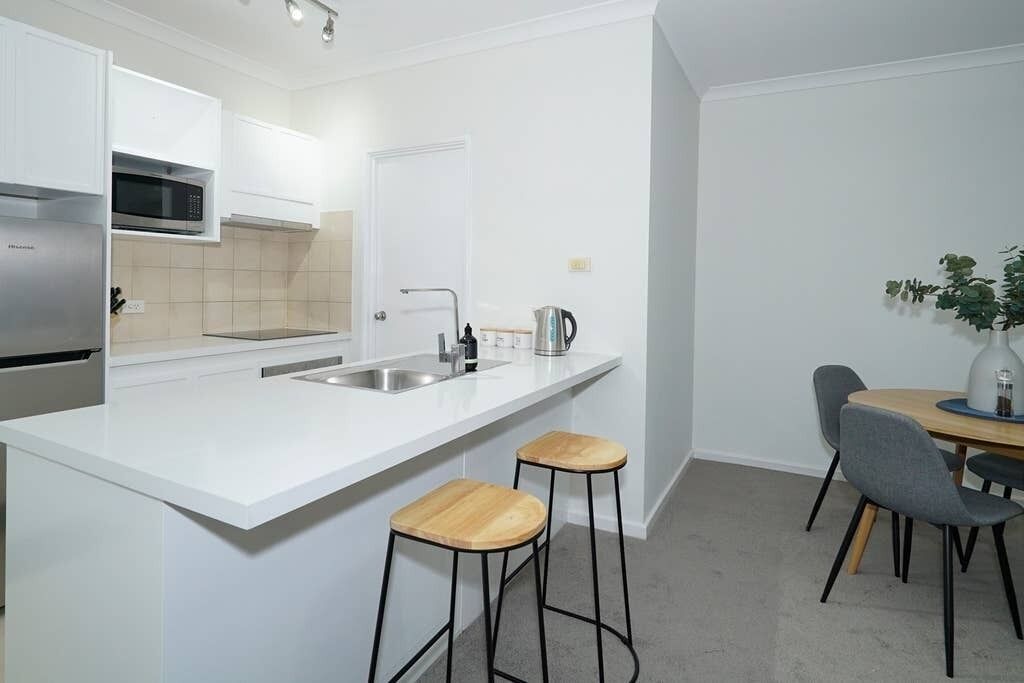 This Apartment is a 2 Bedroom, 1 Bathrooms, Located in East Perth, WA