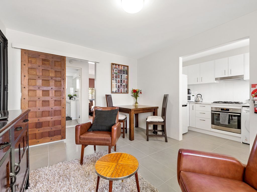 The Perfect Pad ~ 1bed/1bath ~ Annerley