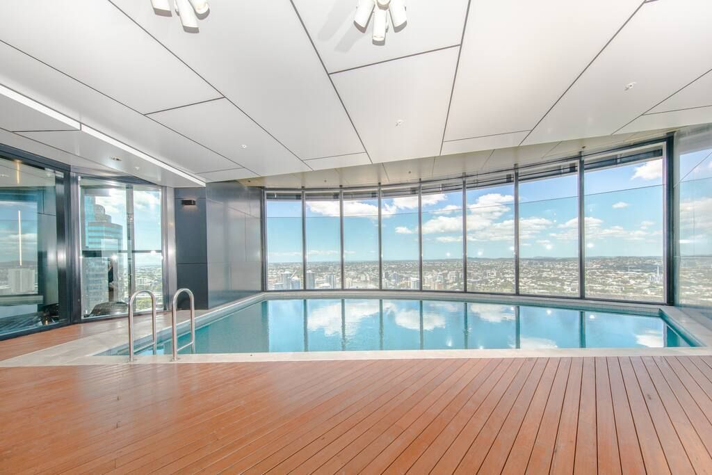 High Floor 2 Bed Apt in Brisbane City,pool and Gym