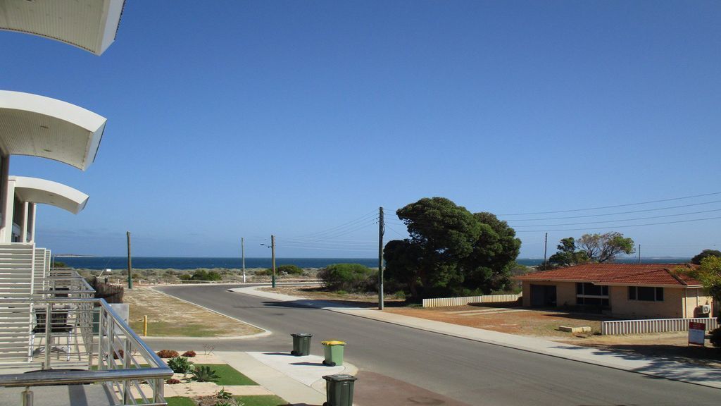 Waves at Jurien 'villa 5'