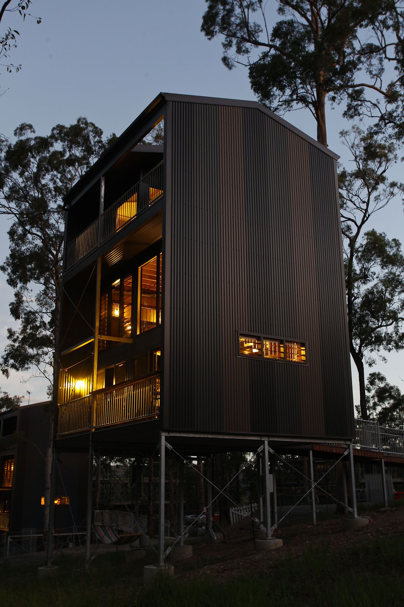 Tree House #1. Private, Stone Bath With Amazing Views to the Gold Coast.3levels