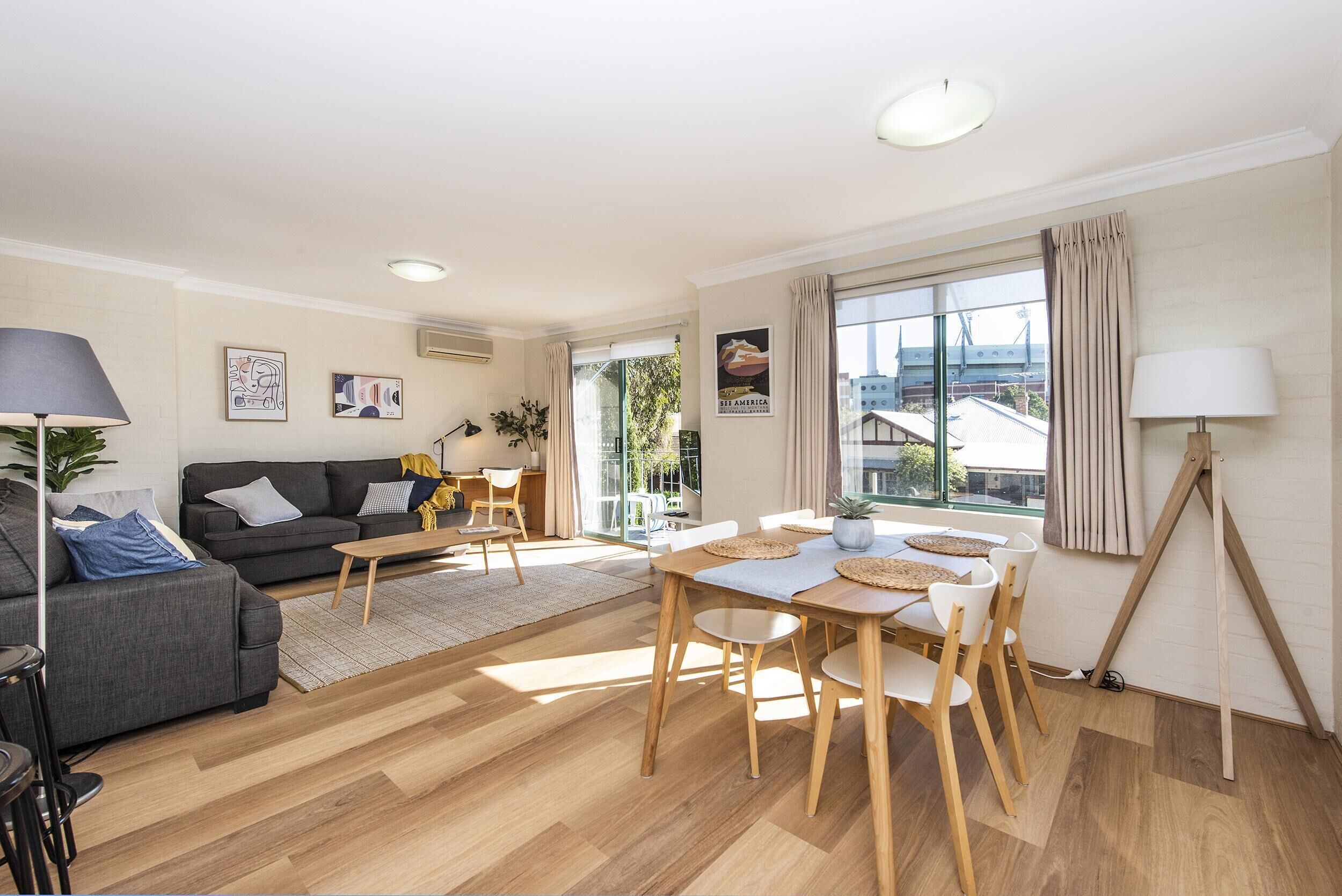 Subiaco Village With Pool, BBQ & spa - Free Parking and Wifi - two Bedroom