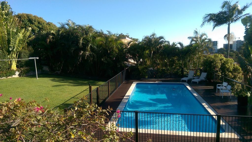 Spacious Broadwater Family Home, Huge Pool & Fantastic Views