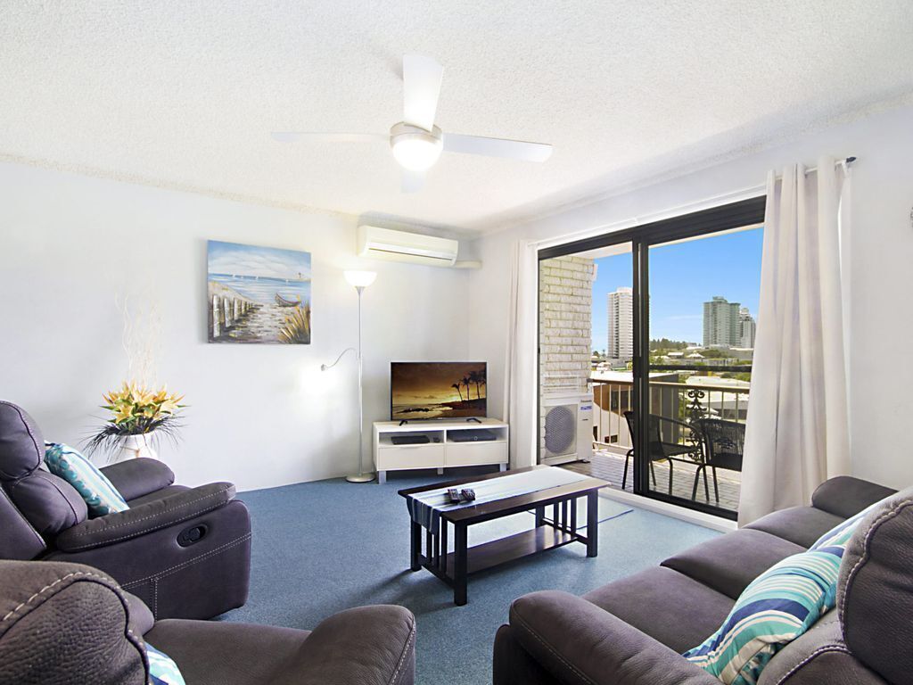 Skyline Unit 12- Located in central Coolangatta walking distance to beaches, shopping and restaurant