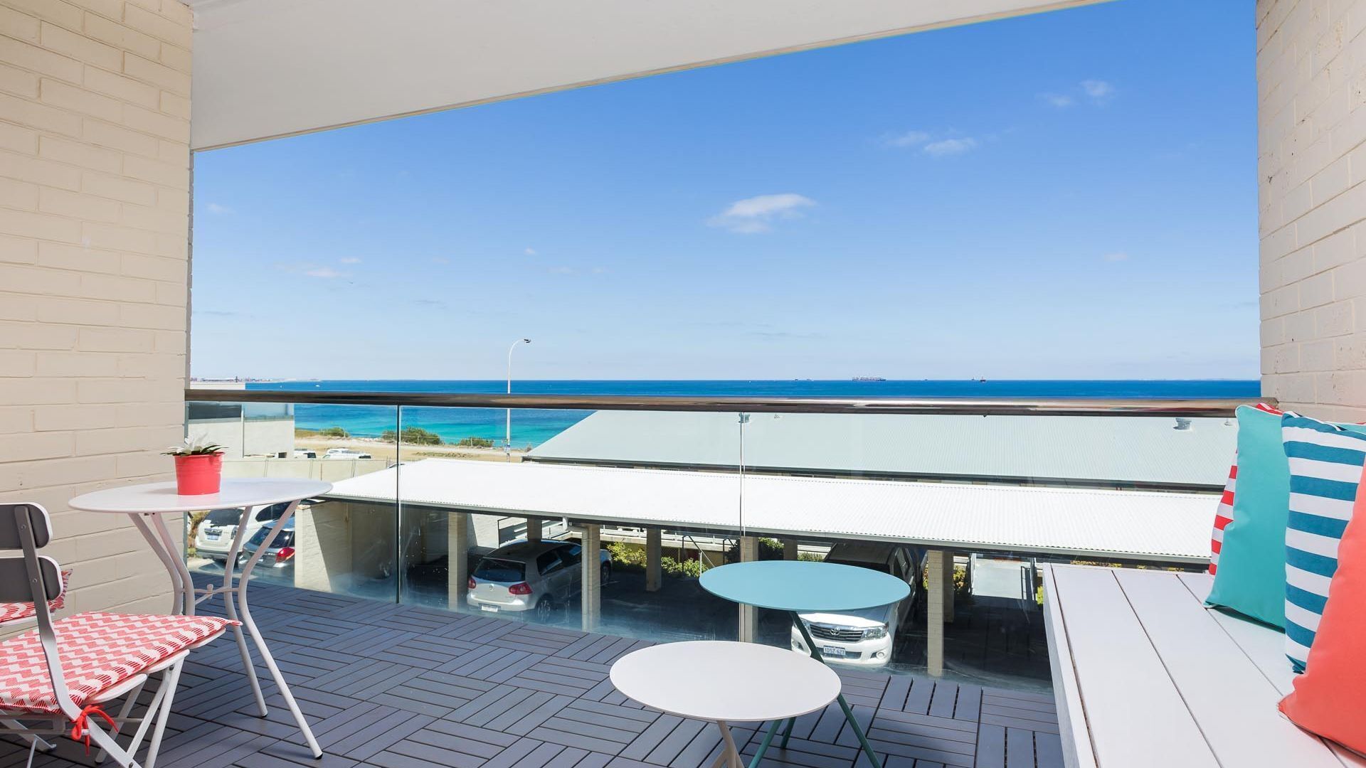 Beachside Ocean View Apartment in Cottesloe