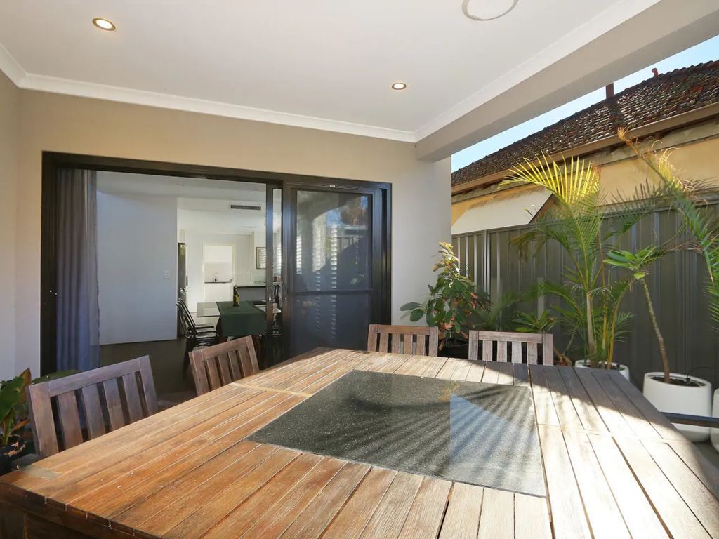 Luxury 4-Bedroom House - Mount Lawley