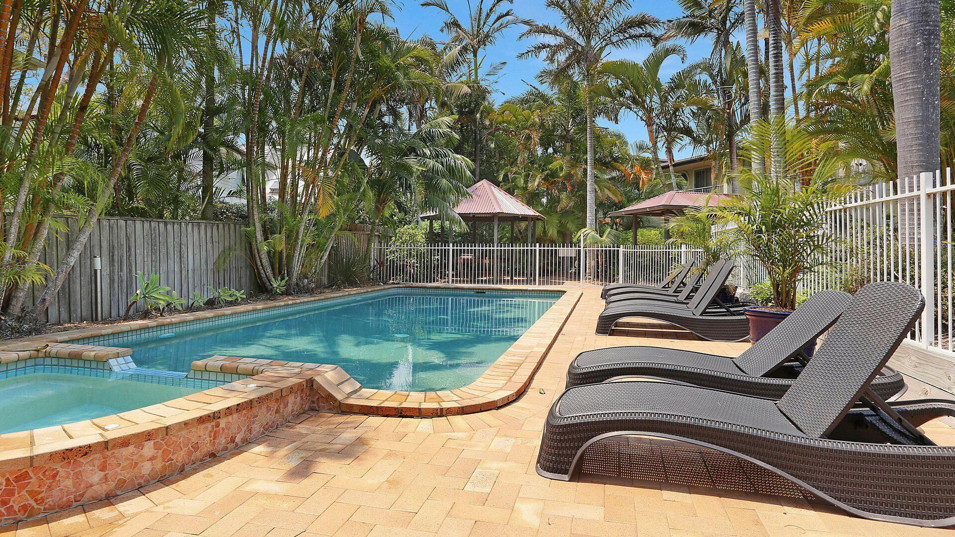 Byron Beachside 8 - Belongil Beachside Perfection! 15min Beach Walk to Town!