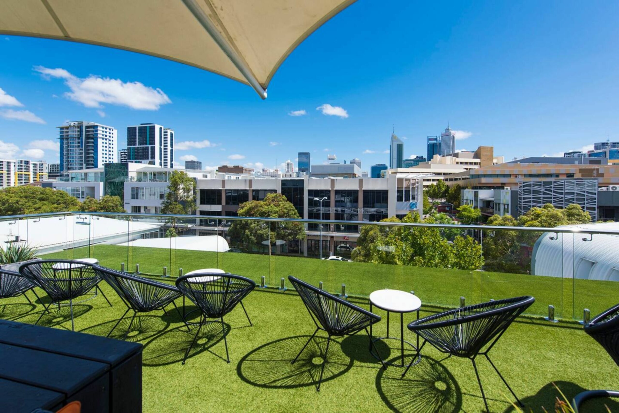 The Nest - Smart Suite on Newcastle St With Rooftop Views