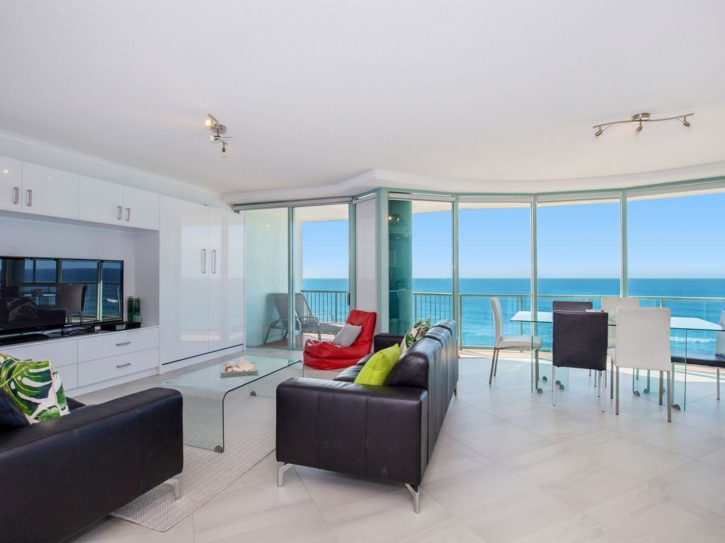 2 Bedroom Ocean View Apartment With Expansive Beach and Ocean Views