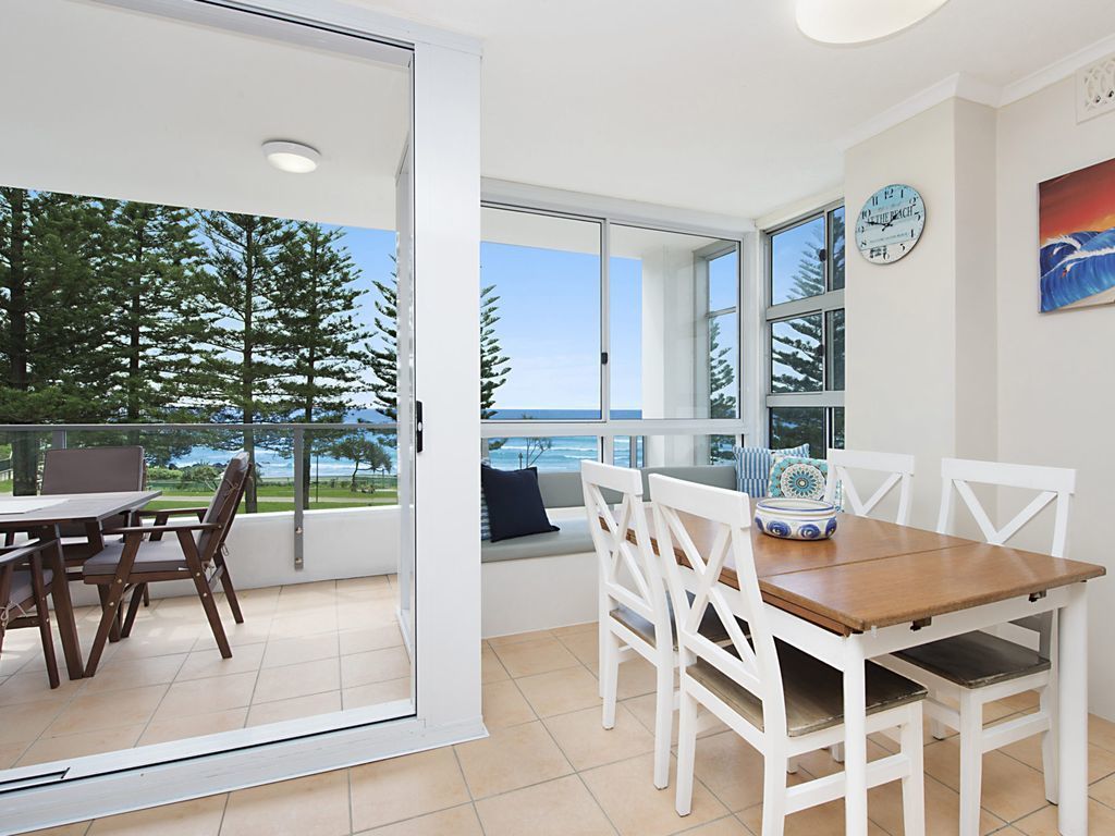 Rainbow Pacific Unit 8- Ocean views over Rainbow Bay Coolangatta with free Wi-Fi