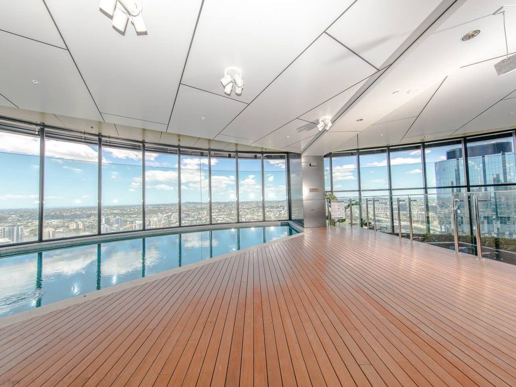 Tallest Tower in CBD 2 Bedroom apt With Pool & Gym