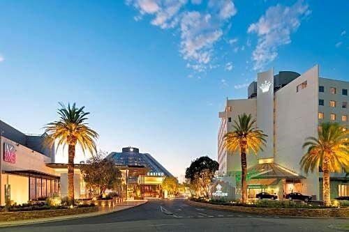 Crown Promenade Perth Hotel