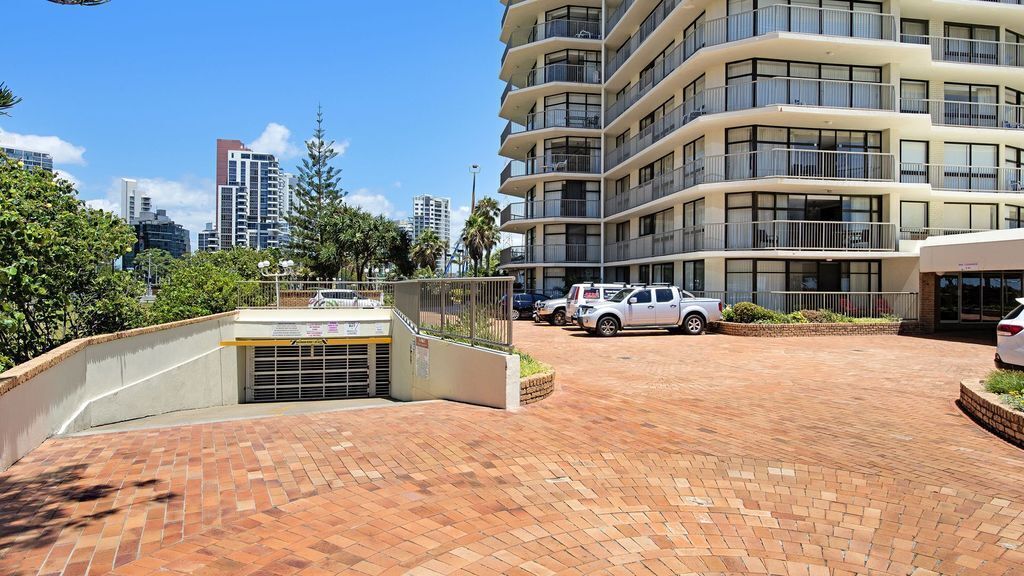 Absolute Beachfront 2 bed Imperial. Surf, Surfers Paradise