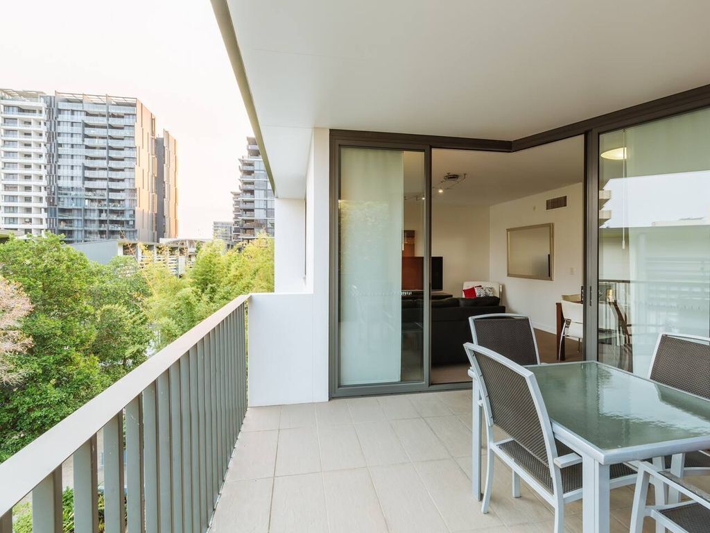 Best Location 1 Bed Apt Next to the Bcec & IGA