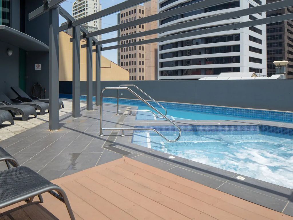 Amazing Brisbane CBD 2 Bedroom Apartment With River Views