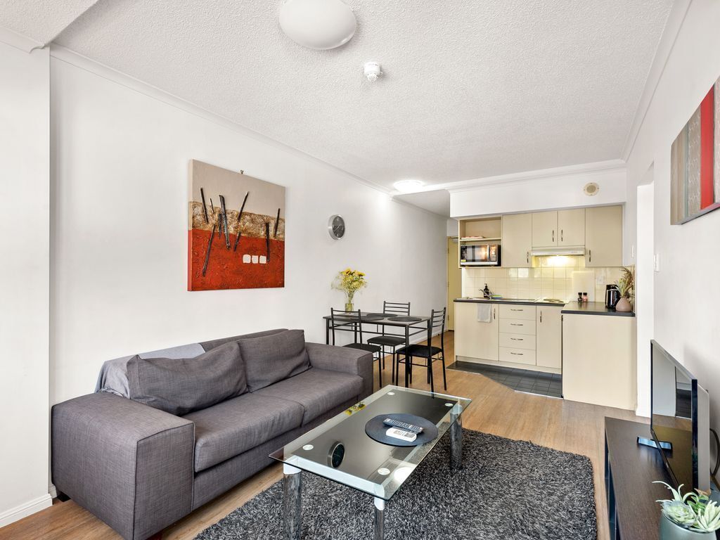 2 Seconds Toeverything! ~ 1 Bed/1 Bath /1 Car CBD Views