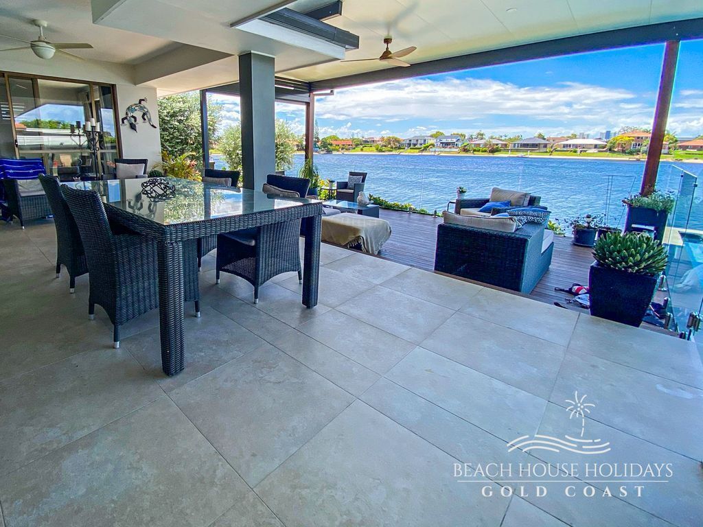 4 Bedroom Wide-waterfront Home With Pool and Skyline Views