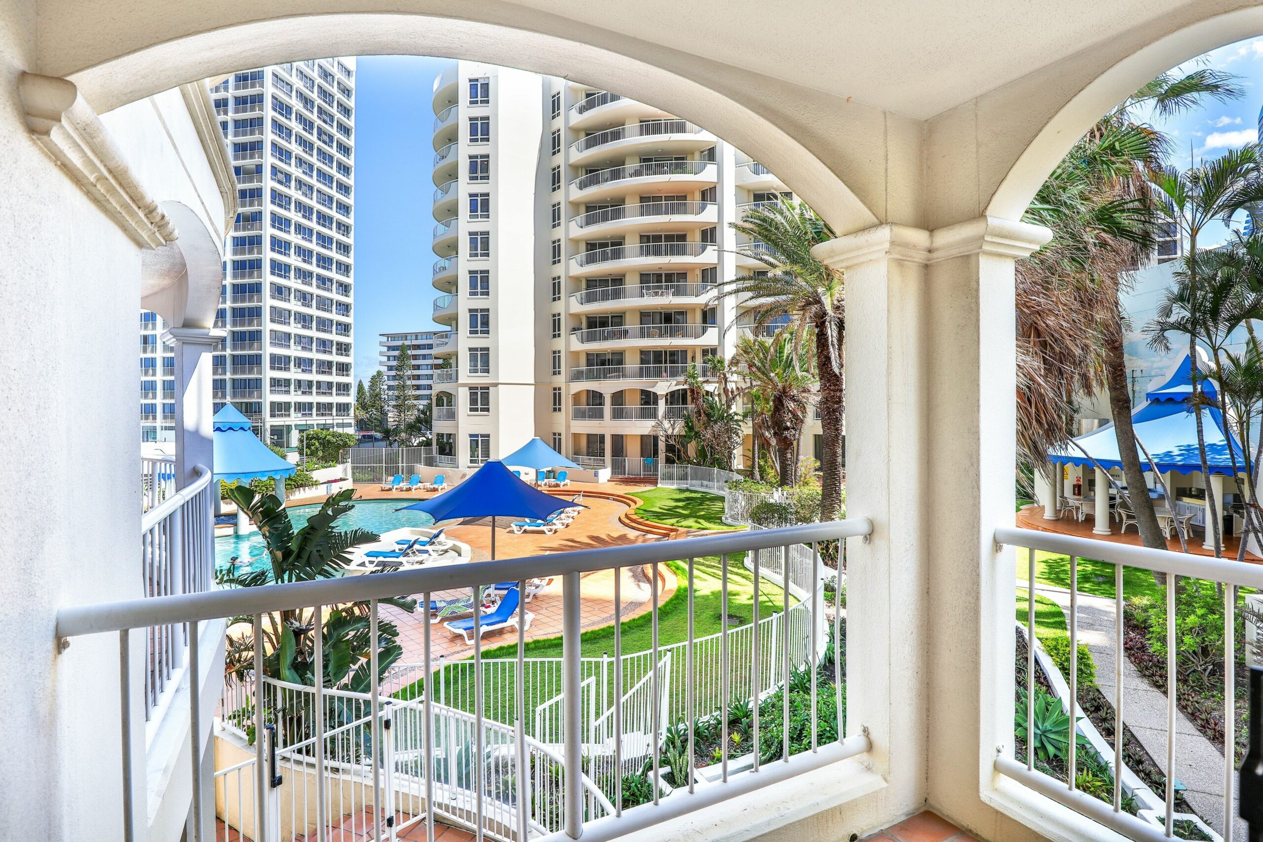 One Lux Stay in Surfers Paradise