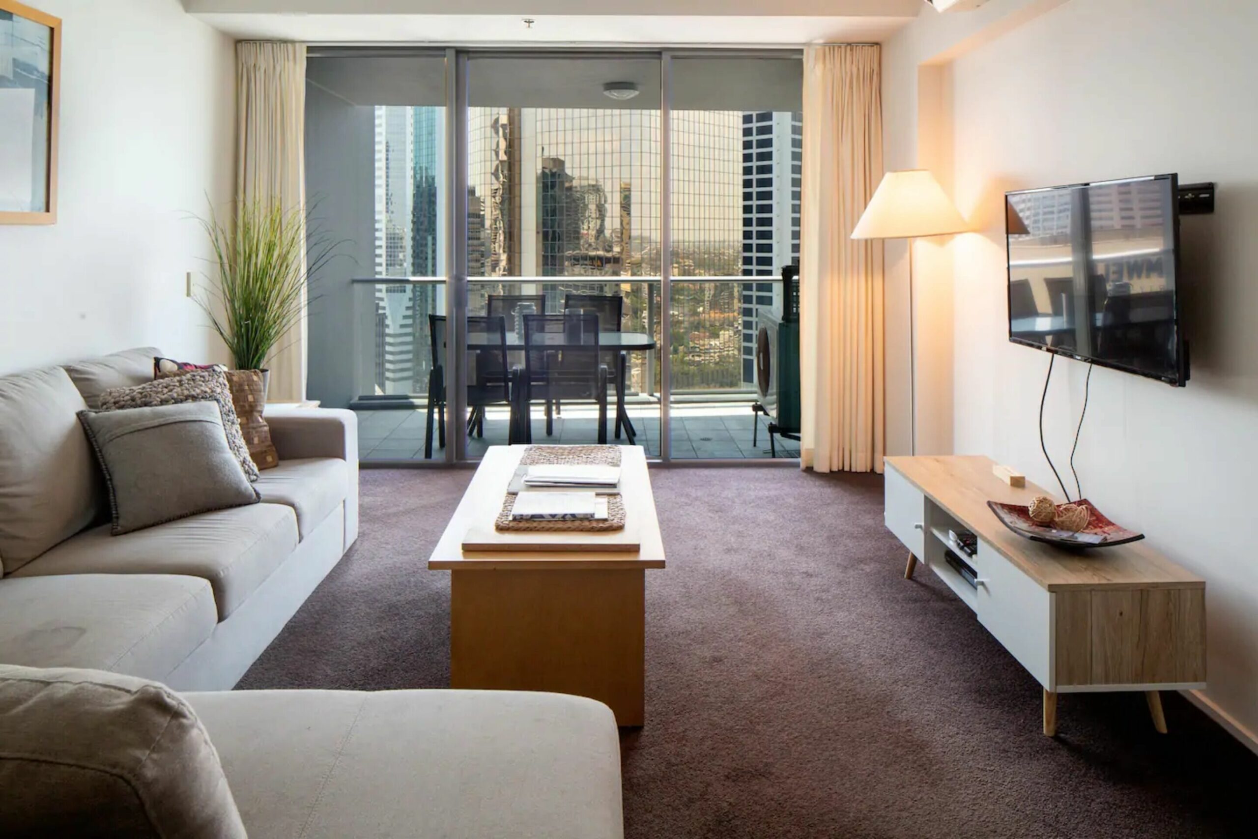 Amazing Brisbane CBD 2 Bedroom Apartment With River Views