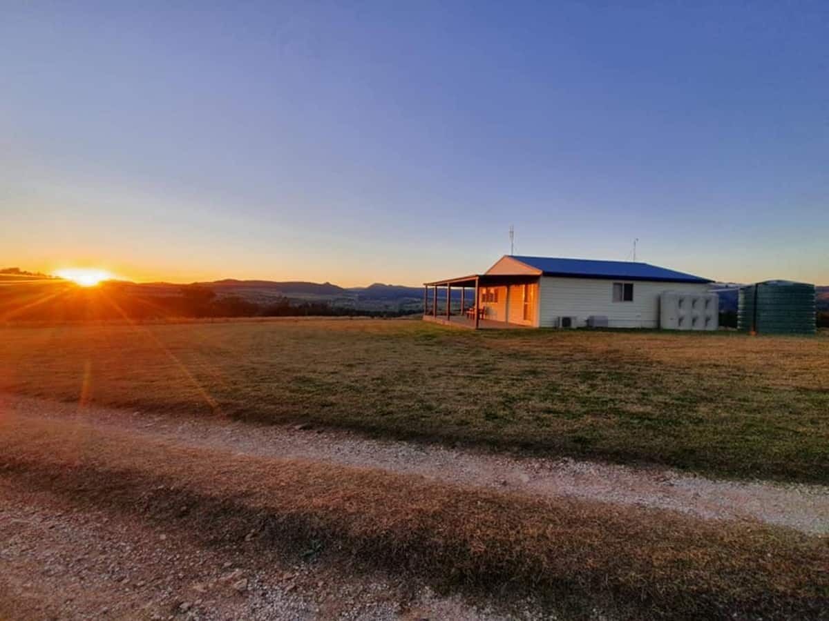 High Country cottage with views and WiFi