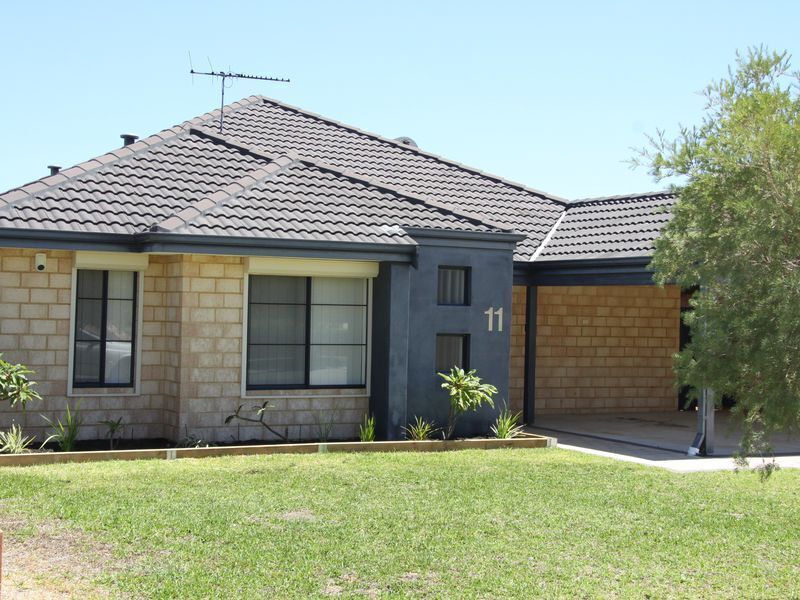 Byford House on the Scarp is a Modern 4 Bedroom x 2 Bathroom Family Style Home