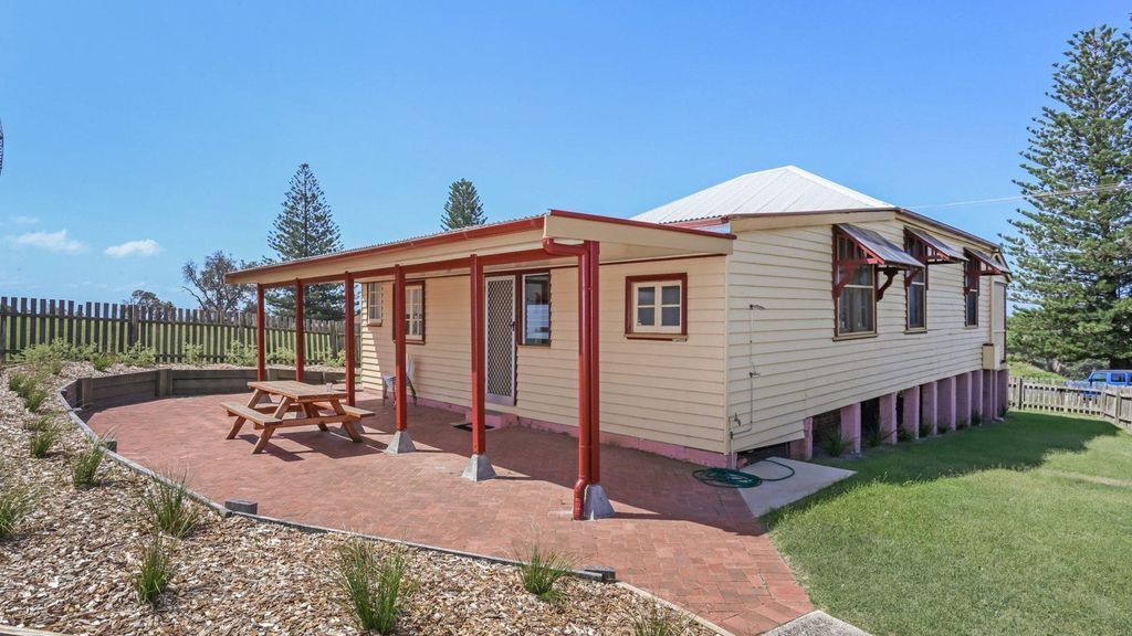 Yamba Pilot Cottage 1 - Pets Welcome