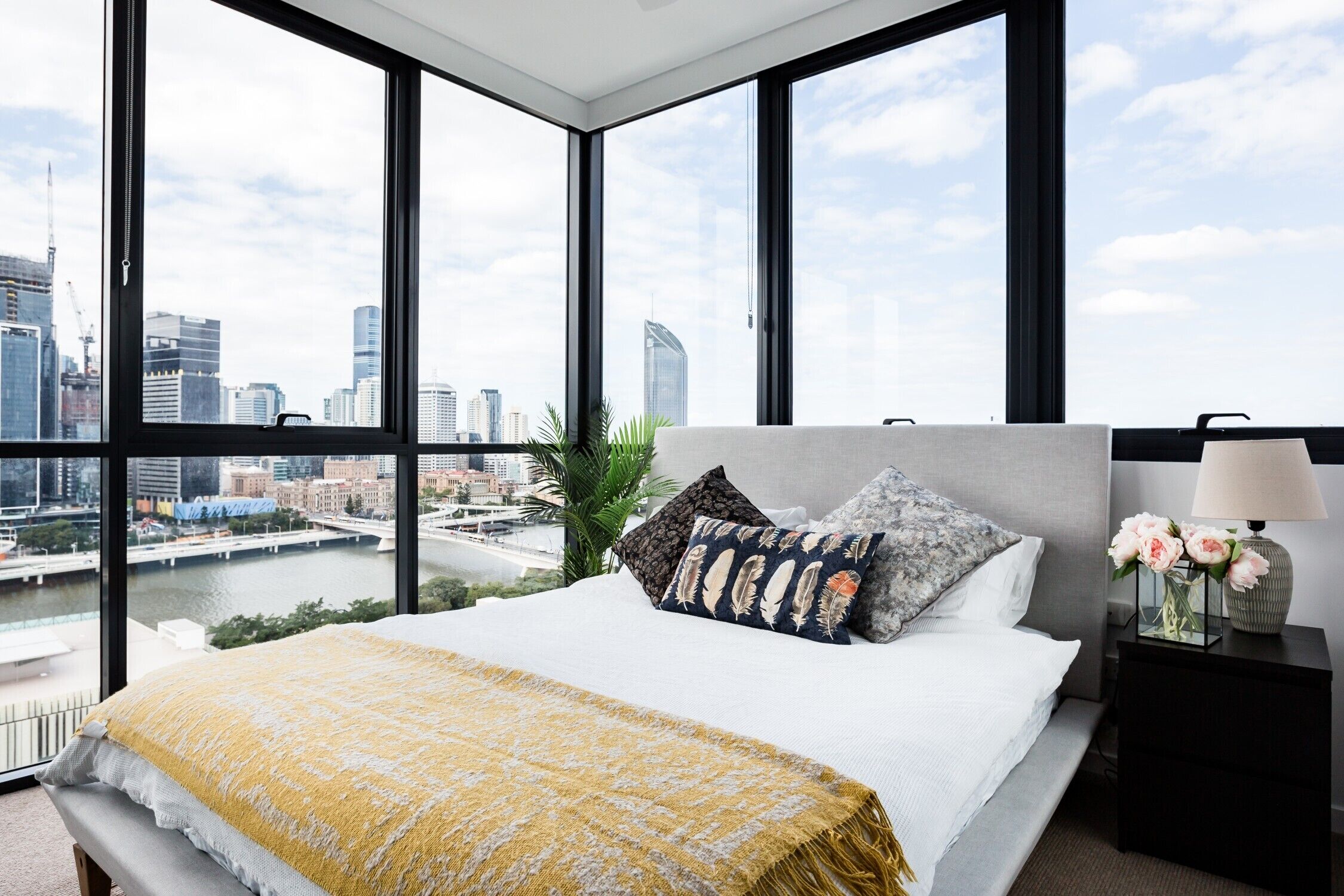 Skyline Views From a Sleek Apartment With a Heated Pool