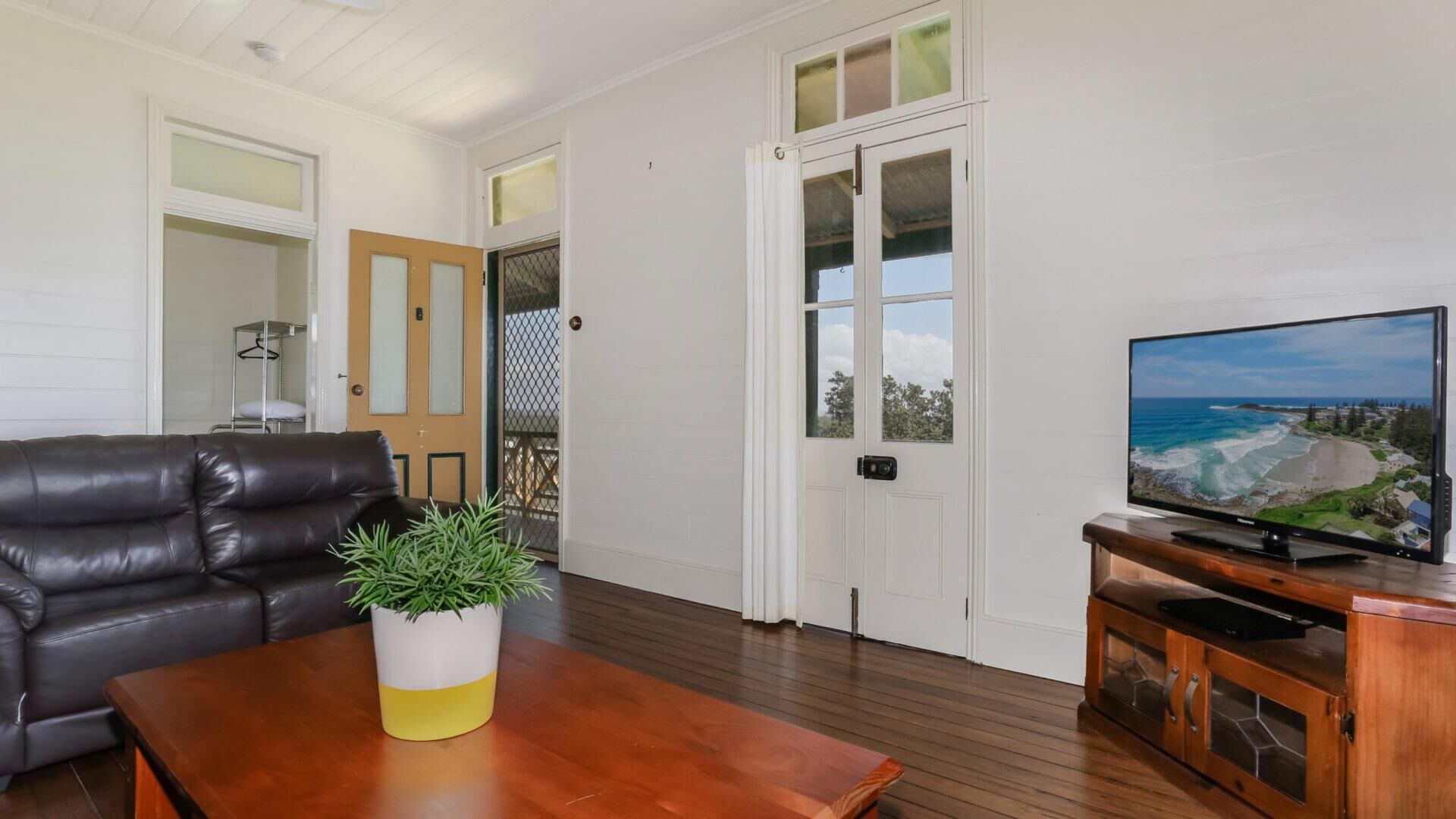 Yamba Pilot Cottage 2 - Pets Welcome