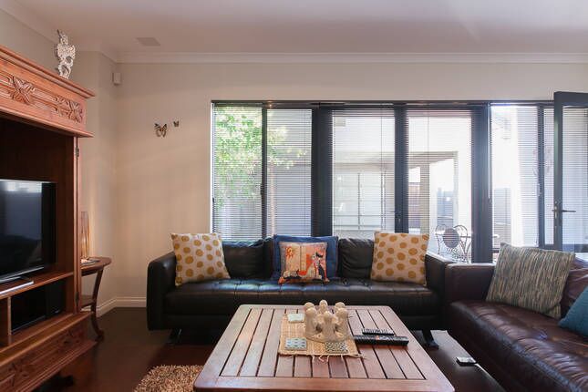 Mosman Park Stylish Townhouse - Near Glyde St-150m to Coles Supermarket & train