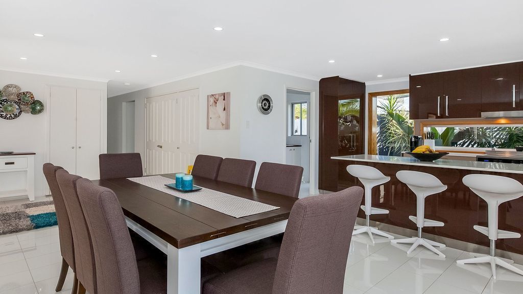 Luxury Waterfront Family Entertainer IN Broadbeach Waters