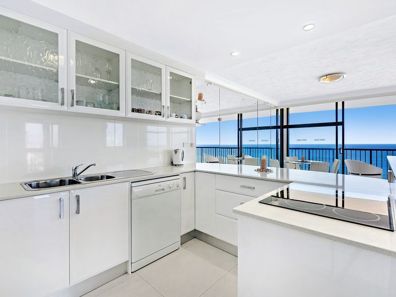 ABSOLUTE BEACHFRONT 2 bed <br>IMPERIAL. SURF,   SURFERS PARADISE