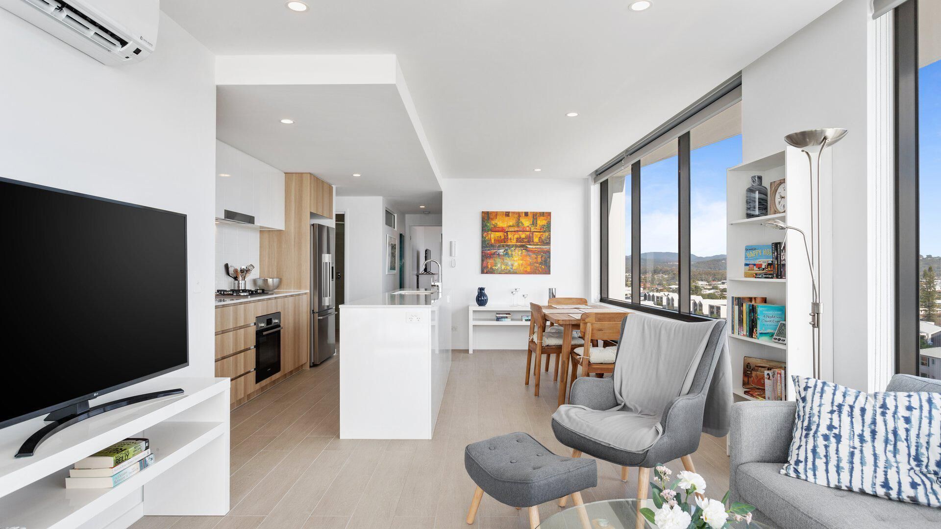 Ocean Views Apartment With Rooftop Pool