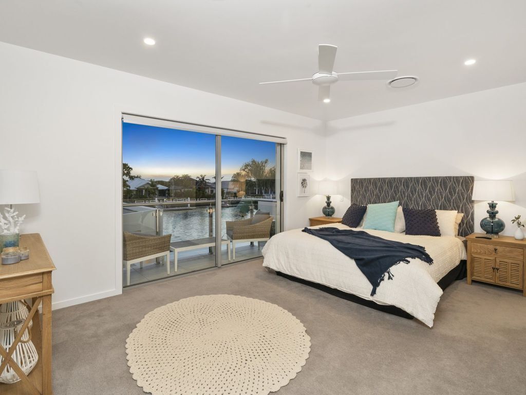 Luxury Canal Front Holiday House, Raptor Pde Banksia Beach