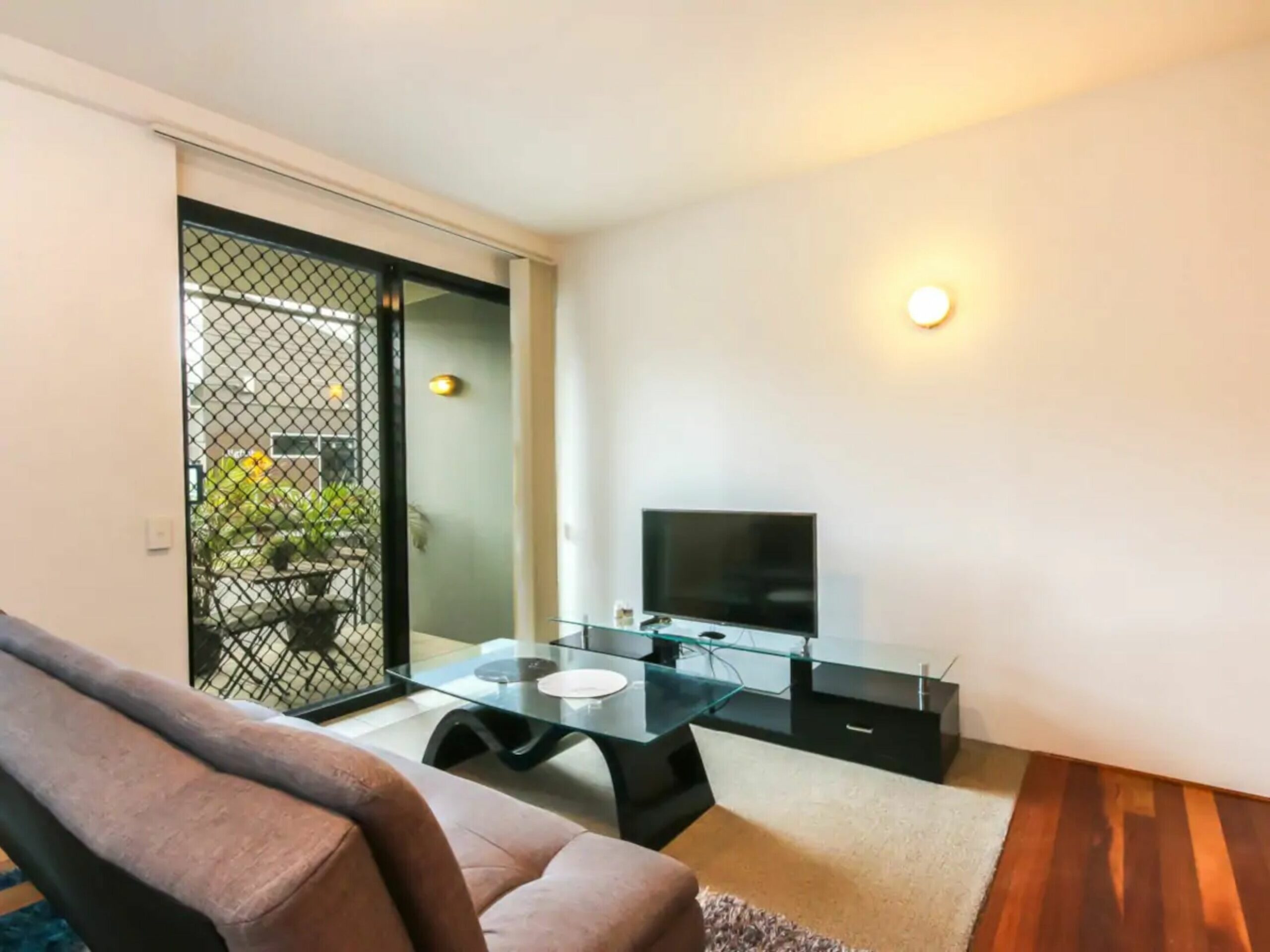 Contemporary 1 Bedroom Teneriffe Apartment With Pool and Gym