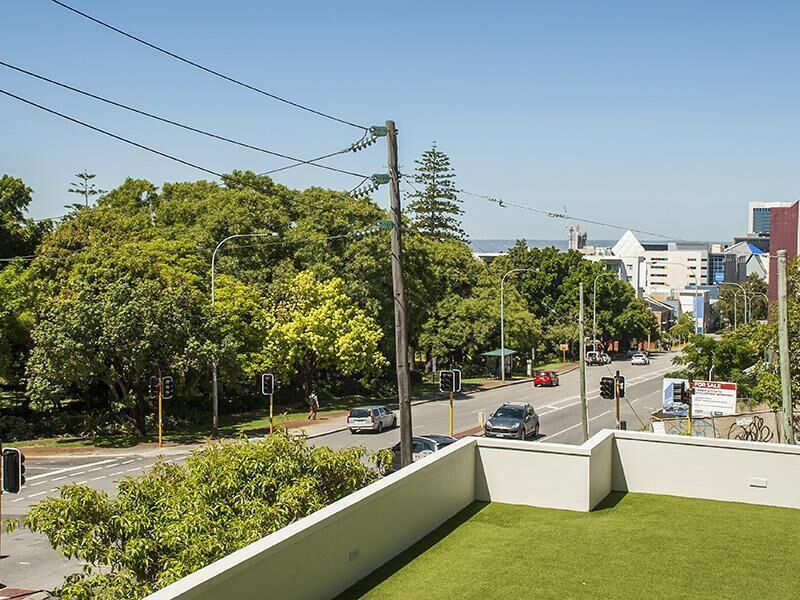 Stylish one Bedroom Apartment With Balcony