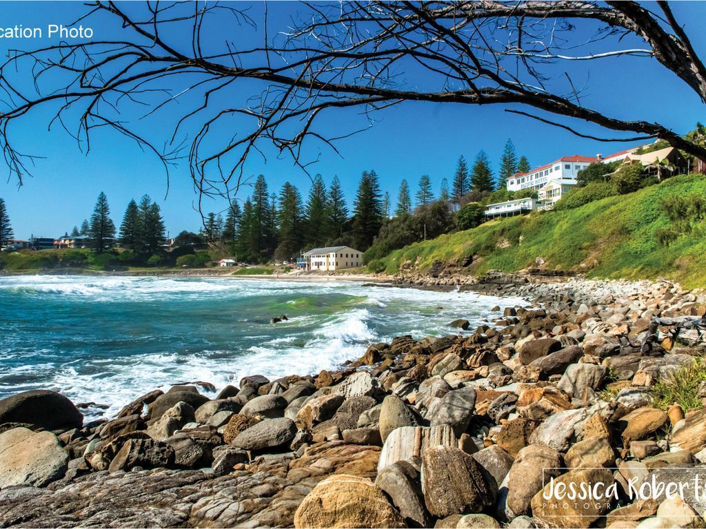 Arcoola 1 - Overlooking Main Beach